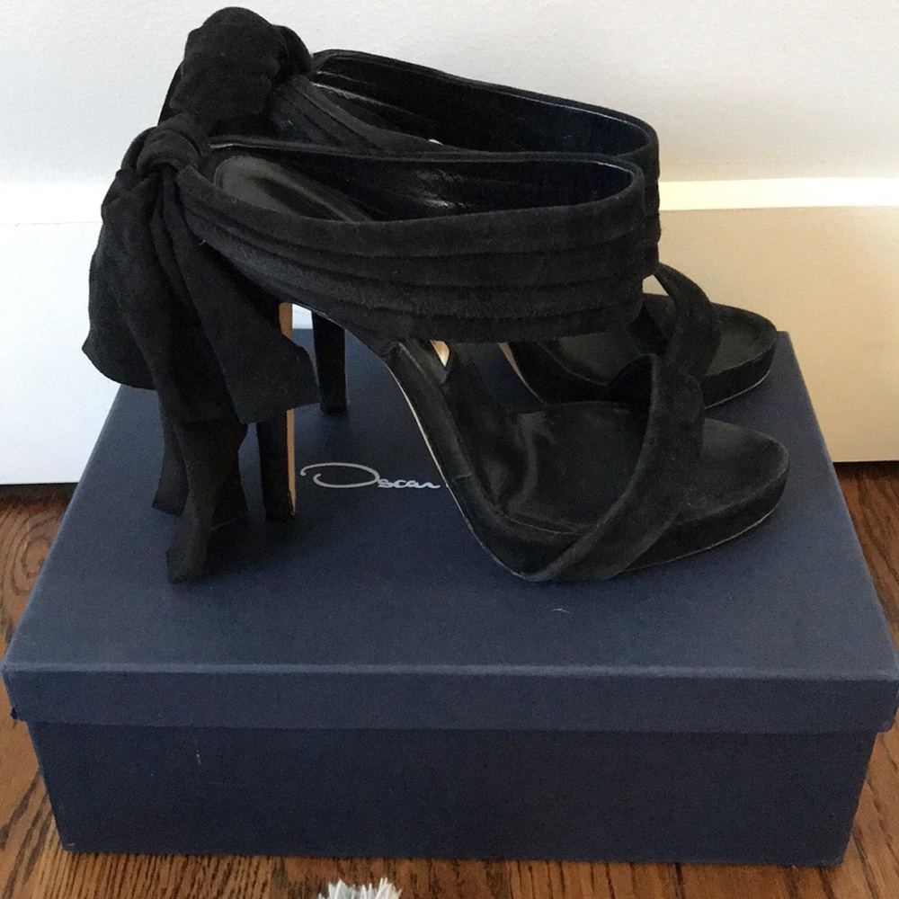 Oscar de la renta black suede sandals